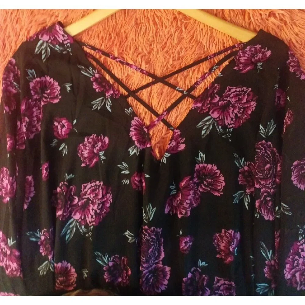Women's Torrid Floral Print Tunic Blouse See Through Criss Cross Back Size 5XL - Picture 6 of 6